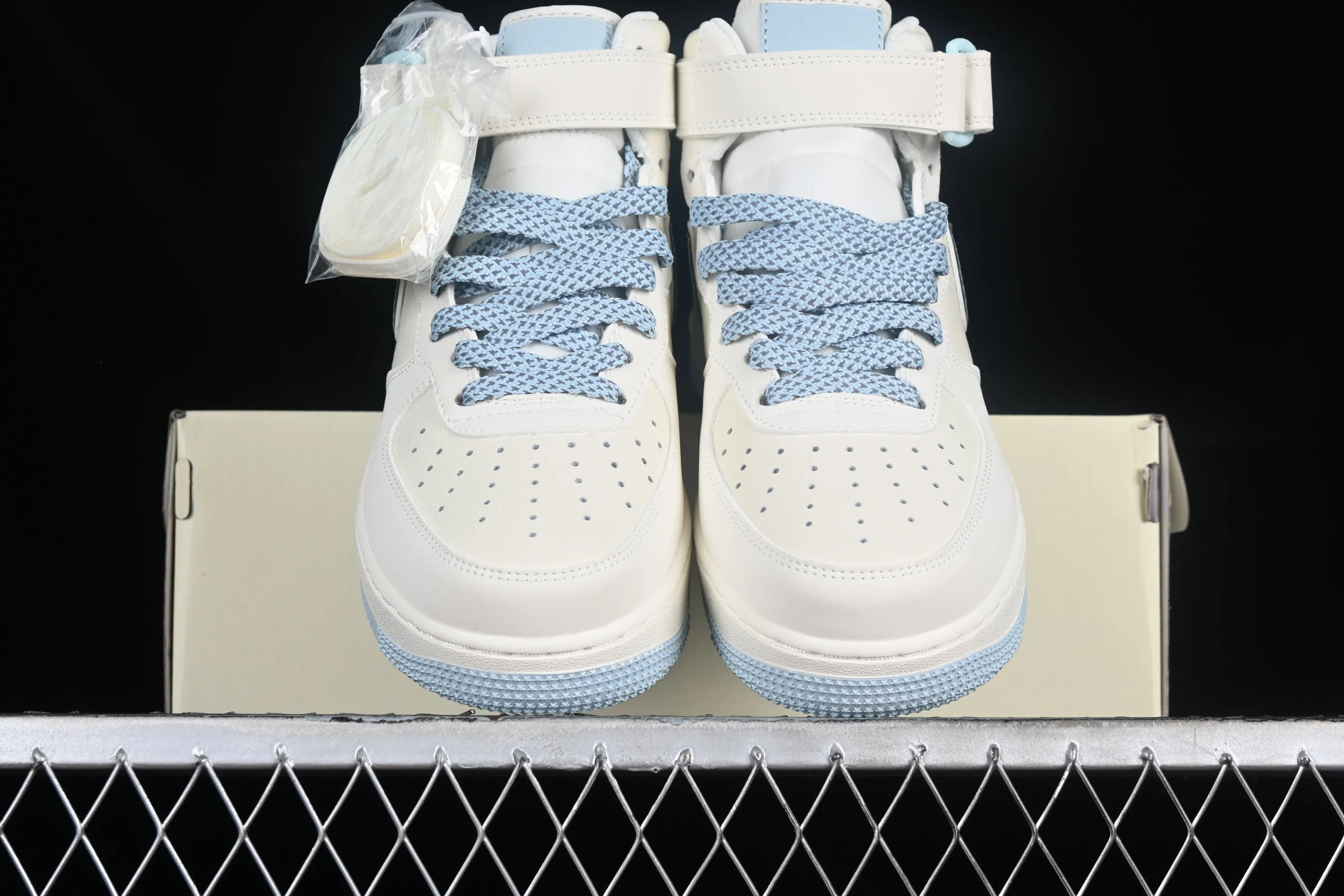 All Categories Nk Air Force 1 Air Force Series Nk Air Force 1 Mid Air Force Mid Nk Air Force 1'07 Mid Milan Hook Starry Air Force One Mid Casual Shoes SH0235-555